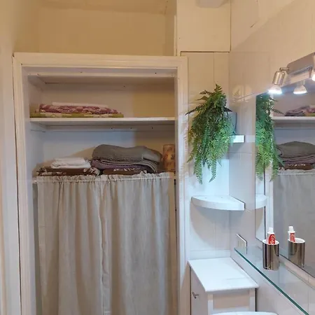 Al Lago Nel Verde Apartment